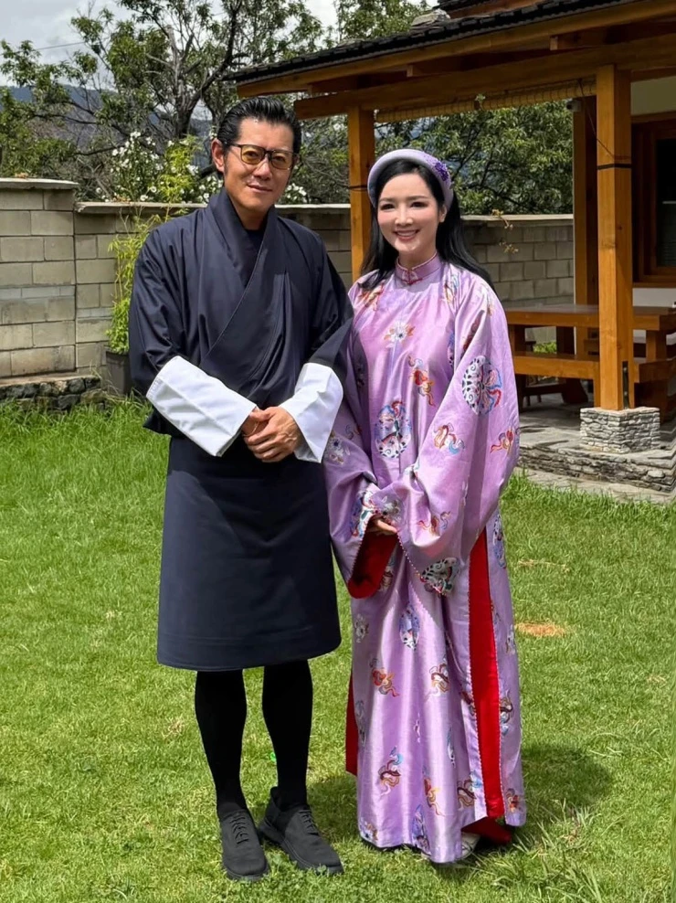 Ảnh sao 5/9: Giáng My diện kiến Quốc vương Bhutan Ảnh sao 5/9: Giáng My diện kiến Quốc vương Bhutan