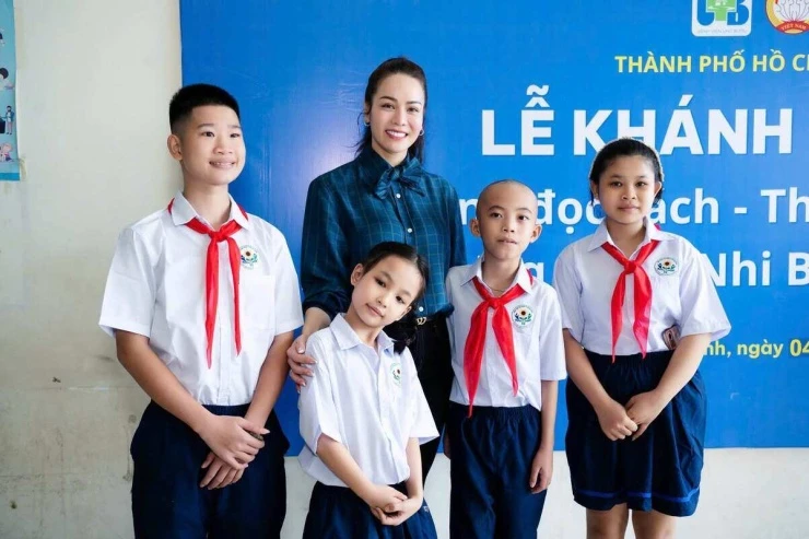 Ảnh sao 6/9: Linh Rin đón sinh nhật cùng nhóm bạn thân Ảnh sao 6/9: Linh Rin đón sinh nhật cùng nhóm bạn thân
