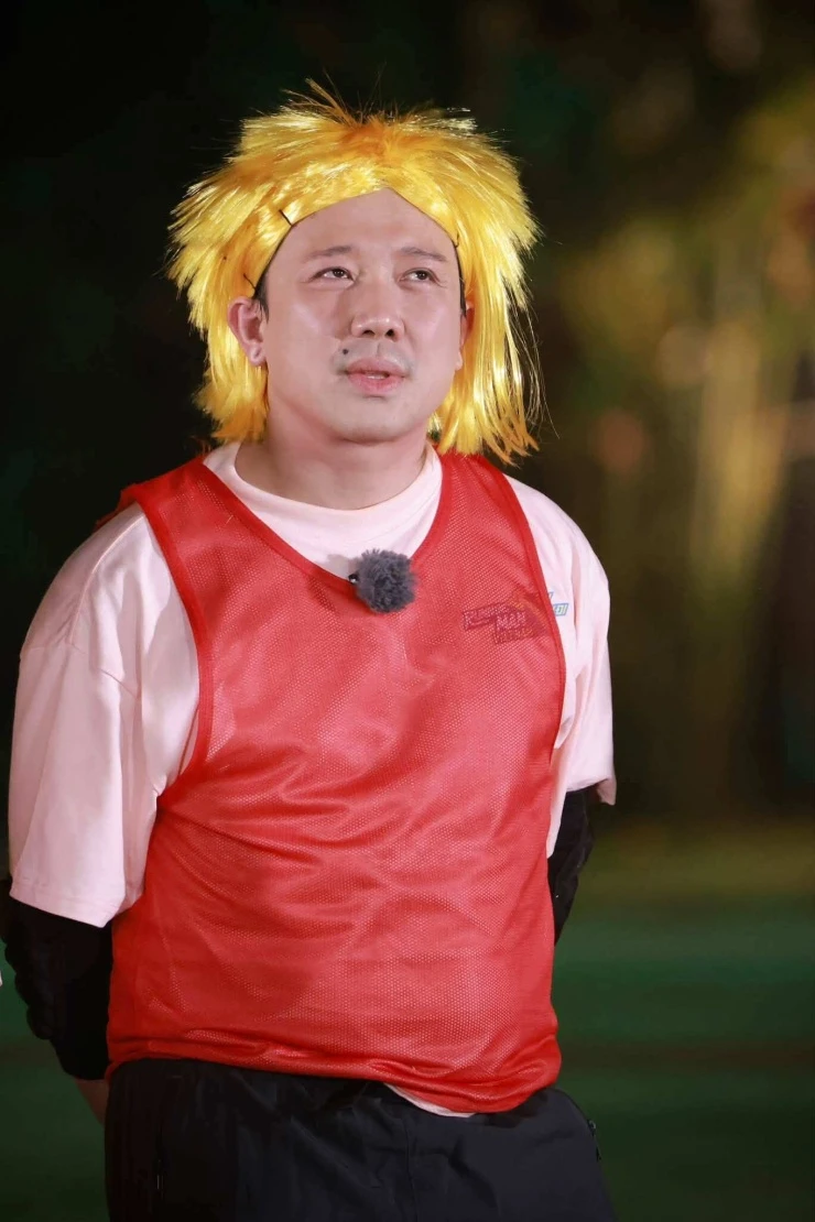 Ảnh sao 8/9: MC Hoàng Oanh khoe đang hạnh phúc