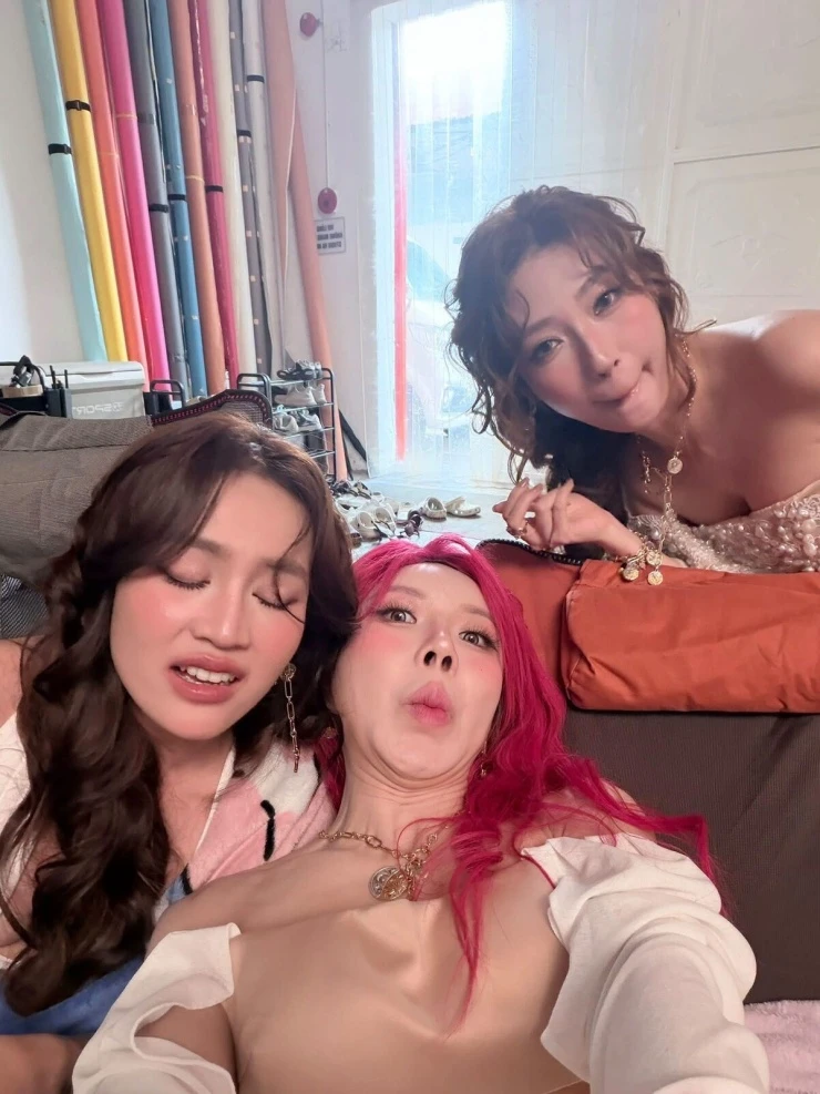 Ảnh sao 9/9: Anh chồng Đỗ Mỹ Linh được khen điển trai Ảnh sao 9/9: Anh chồng Đỗ Mỹ Linh được khen điển trai