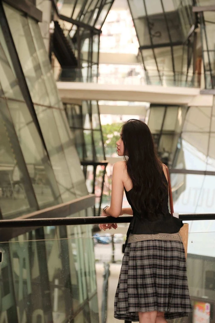 Bạn gái khoe ảnh hẹn hò thiếu gia Sơn Kim ở Singapore