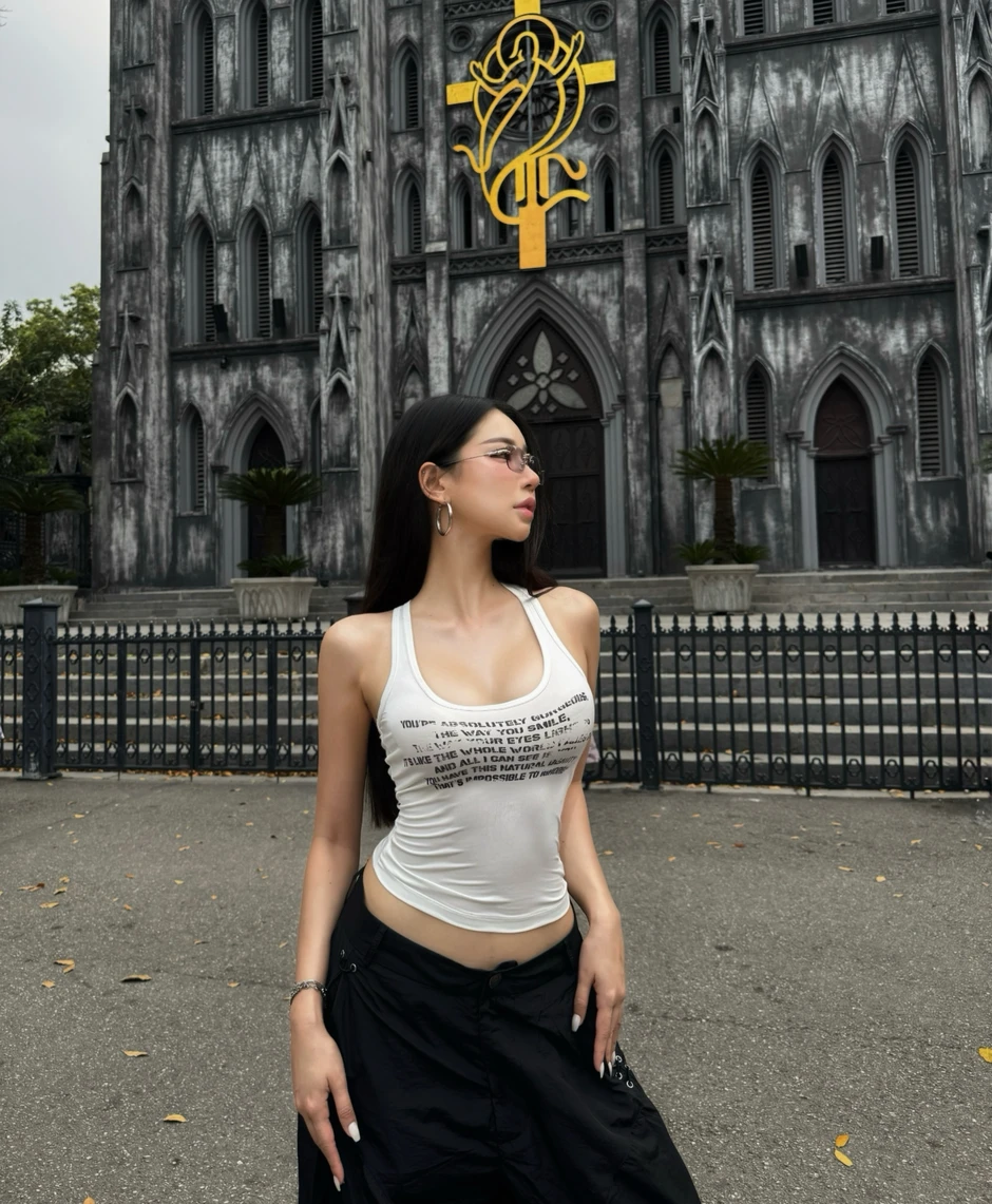 Bất ngờ check-in ở Nhà Thờ Lớn Hà Nội, hot girl khiến CĐM thích thú