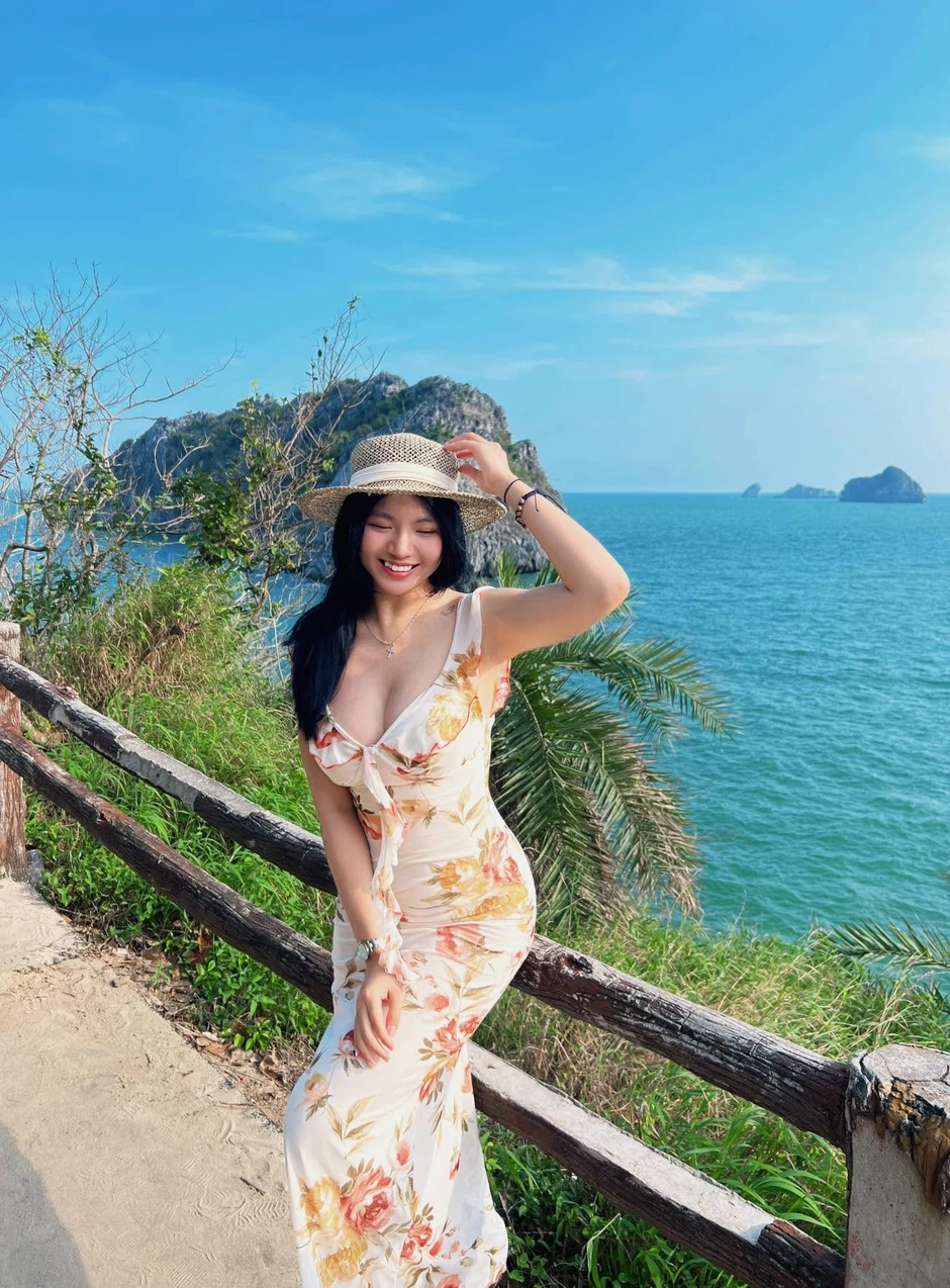 Bắt trọn visual "vạn người mê" của hot girl cheerleader đội bóng Công an Hà Nội