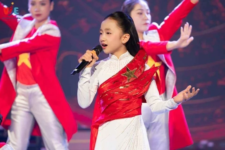 Bé gái 11 tuổi - học trò đặc biệt của nhạc sĩ Nguyễn Văn Chung là ai? Bé gái 11 tuổi - học trò đặc biệt của nhạc sĩ Nguyễn Văn Chung là ai?