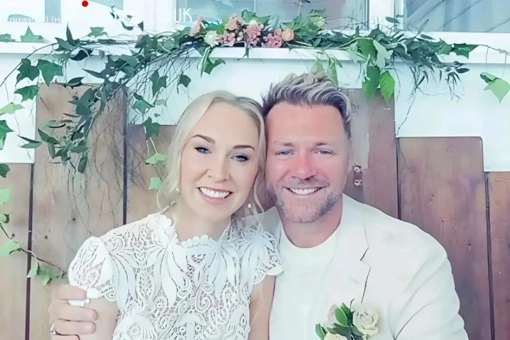 Brian McFadden (Westlife) đáp trả khi vợ cũ chỉ trích không mời cưới