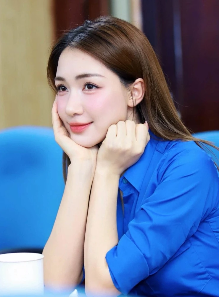 Ca sĩ Hòa Minzy, MC Khánh Vy VTV cùng lúc nhận nhiệm vụ mới