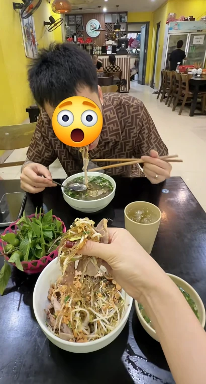 Cặp đôi quay TikTok gây tranh cãi: Hài hước giải trí hay "content r.á.c" dạy hư giới trẻ? Cặp đôi quay TikTok gây tranh cãi: Hài hước giải trí hay "content r.á.c" dạy hư giới trẻ?