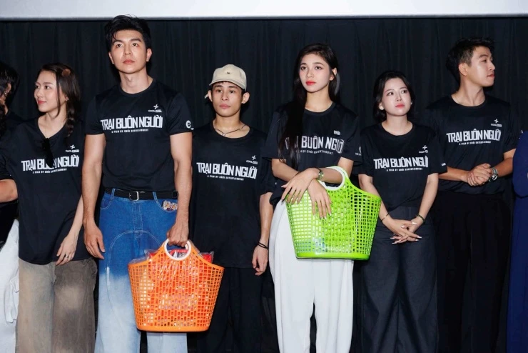 Chân dung Á hậu đậu casting phim Trại buôn người nhờ màn tẩy trang, khoe mặt mộc