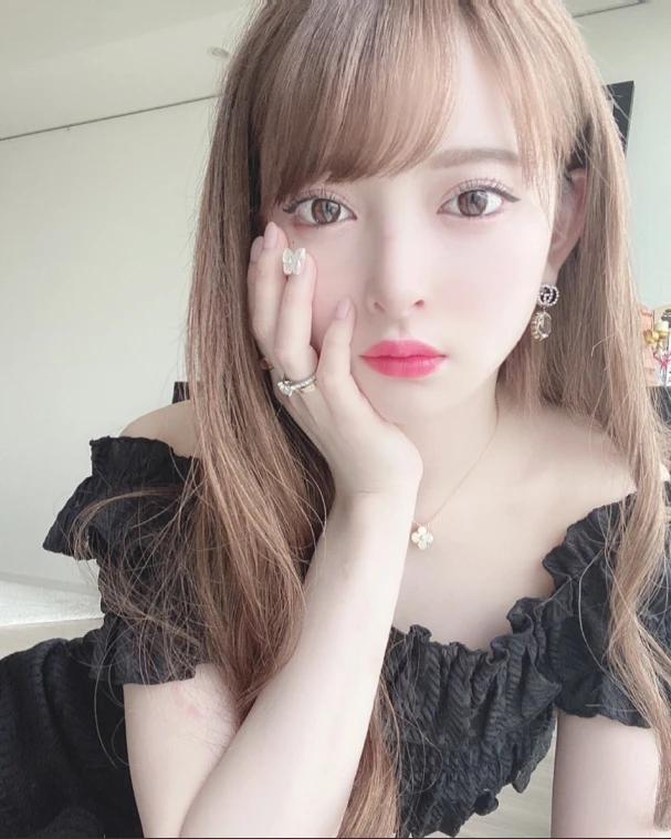 Chi hơn 1,5 tỷ để "biến hóa" bản thân, hot girl xinh đẹp khiến fan ngỡ ngàng, khẳng định quá phí tiền