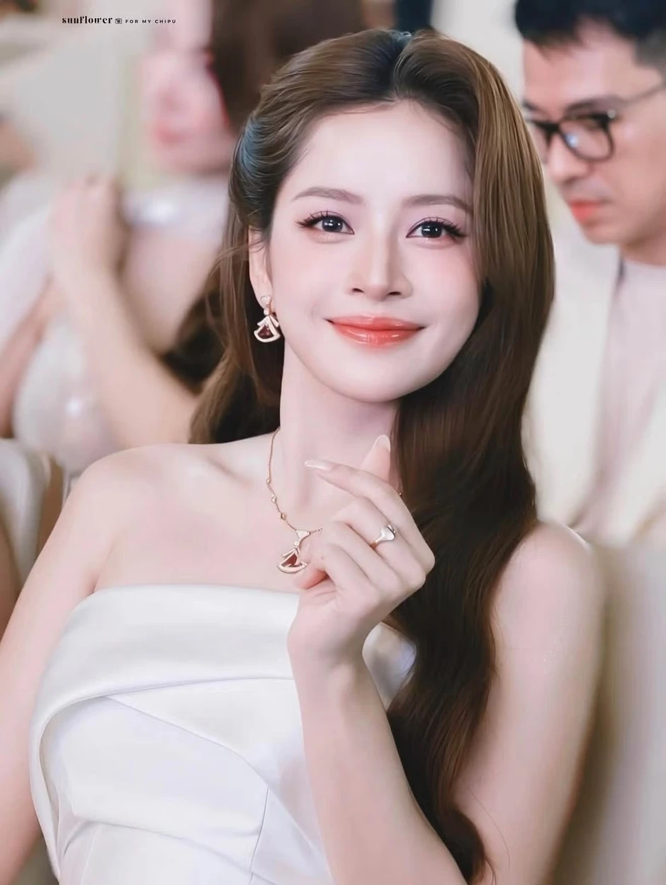 Chi Pu đụng độ Kỳ Duyên