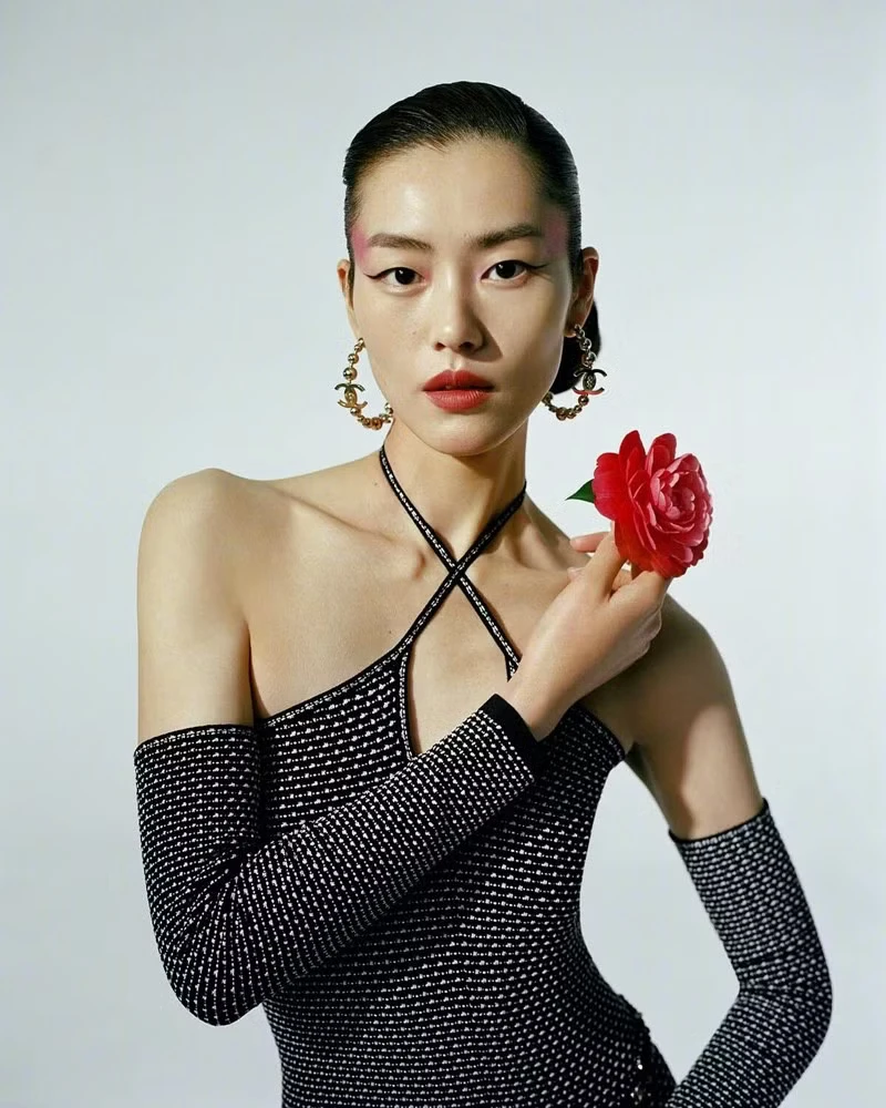 Chuyện tình siêu mẫu nội y và tổng tài hot nhất hiện tại Chuyện tình siêu mẫu nội y và tổng tài hot nhất hiện tại