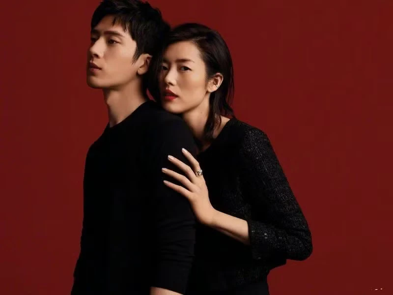 Chuyện tình siêu mẫu nội y và tổng tài hot nhất hiện tại Chuyện tình siêu mẫu nội y và tổng tài hot nhất hiện tại