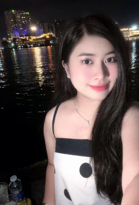 Cô giáo xinh đẹp bất ngờ "viral" với màn bắt trend dễ thương Cô giáo xinh đẹp bất ngờ "viral" với màn bắt trend dễ thương