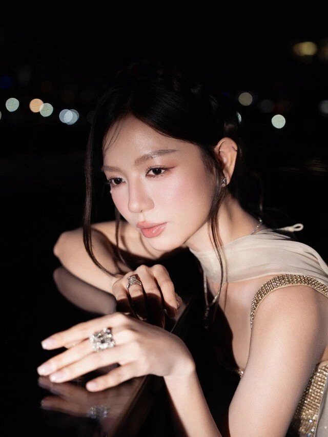Cô Hồng lái đò phim Mưa đỏ giờ ra sao? Cô Hồng lái đò phim Mưa đỏ giờ ra sao?