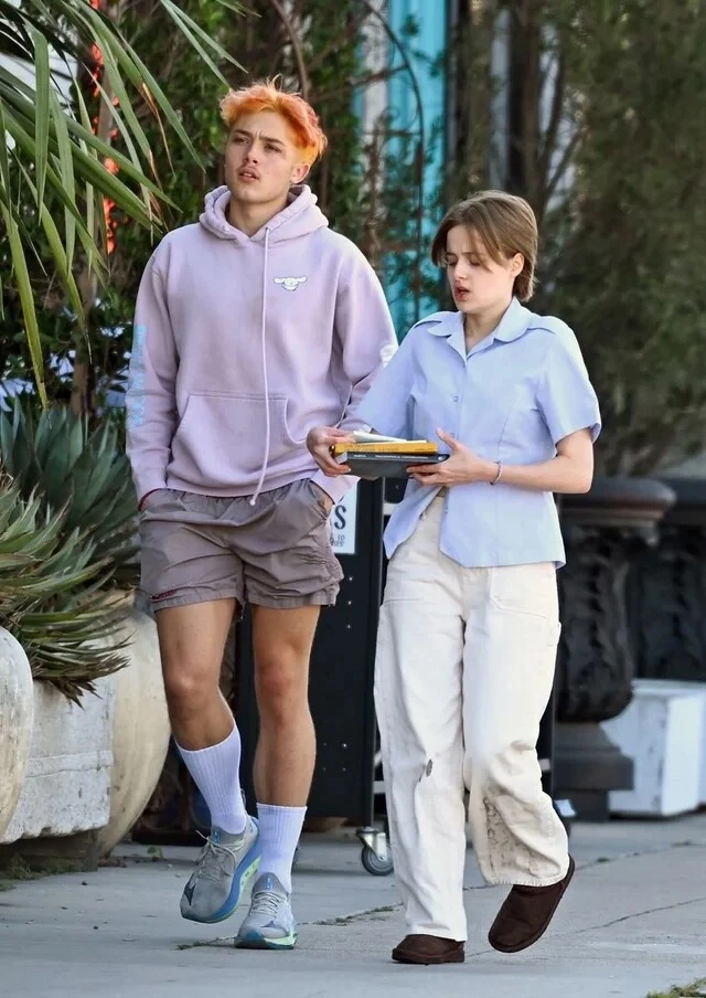 Con gái Brad Pitt hoàn tất thủ tục bỏ họ bố
