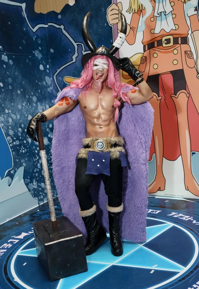 Cosplay Hoàng tử Loki đỉnh nhất One Piece: Từ visual, cơ bắp đến nụ cười "bất trị" đều xuất sắc