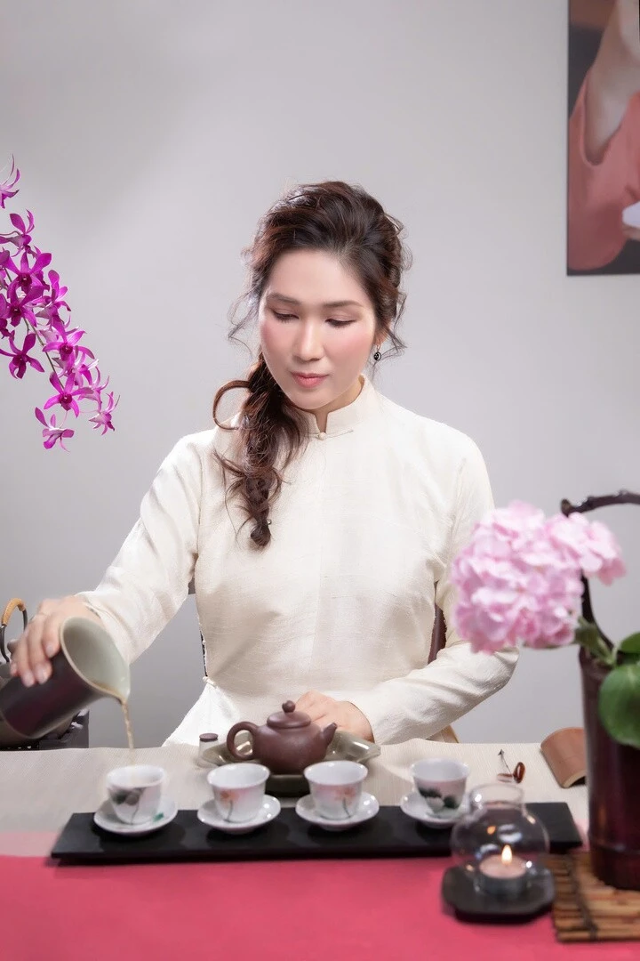 Cuộc sống phía sau sân khấu của hoa hậu cải lương Như Huỳnh Cuộc sống phía sau sân khấu của hoa hậu cải lương Như Huỳnh