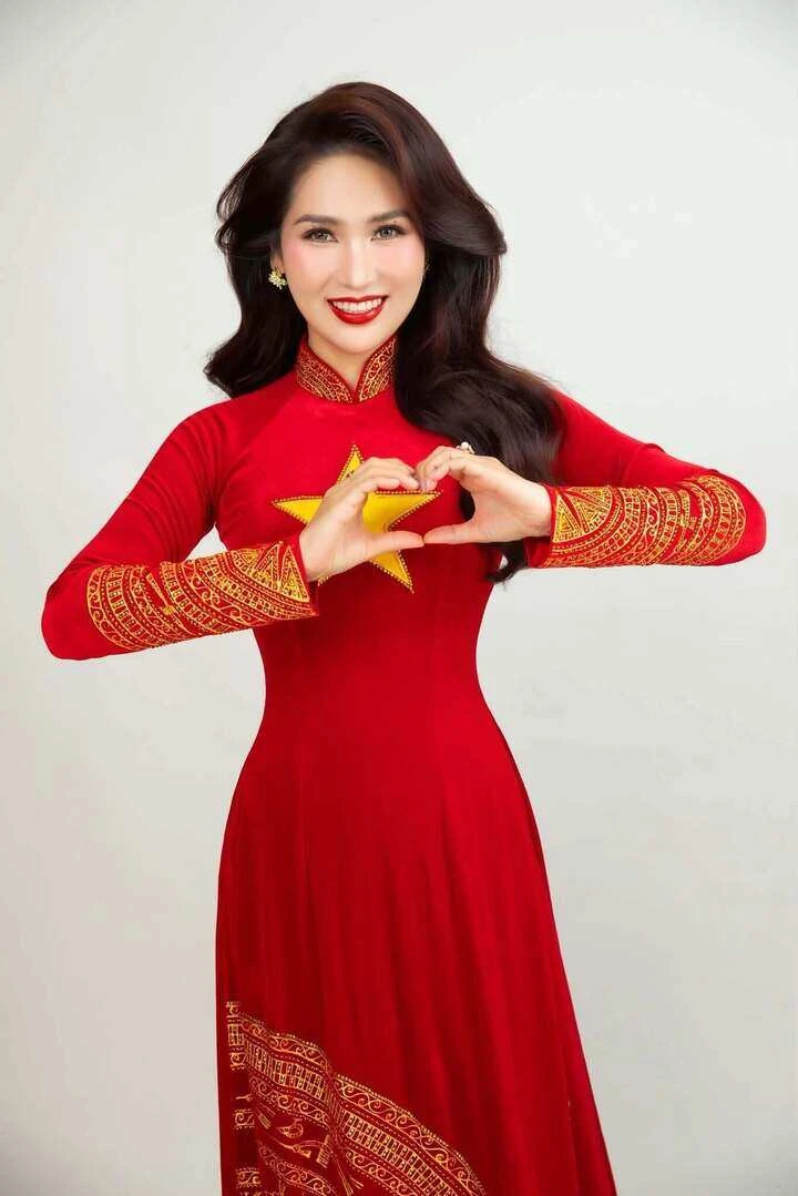 Cuộc sống phía sau sân khấu của hoa hậu cải lương Như Huỳnh Cuộc sống phía sau sân khấu của hoa hậu cải lương Như Huỳnh