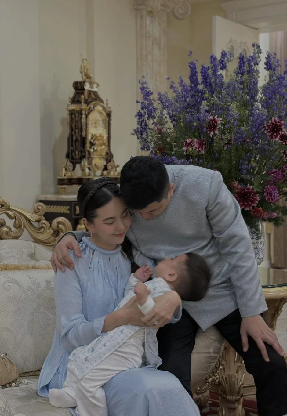 Cựu MC thời tiết làm dâu đại gia Bắc Ninh thả loạt ảnh biniki nuột nà, rời khỏi lâu đài là “bung lụa”