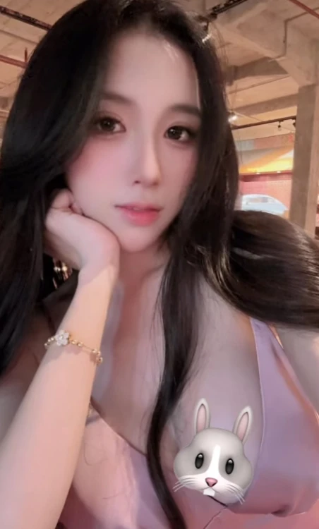 Đã mắt với nhan sắc tựa tiểu thư khuê nữ của hot girl piano