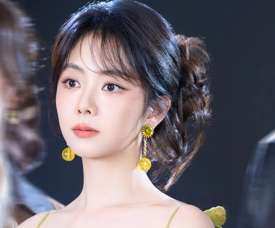Đàm Tùng Vận có đang lợi dụng Triệu Lệ Dĩnh? Đàm Tùng Vận có đang lợi dụng Triệu Lệ Dĩnh?