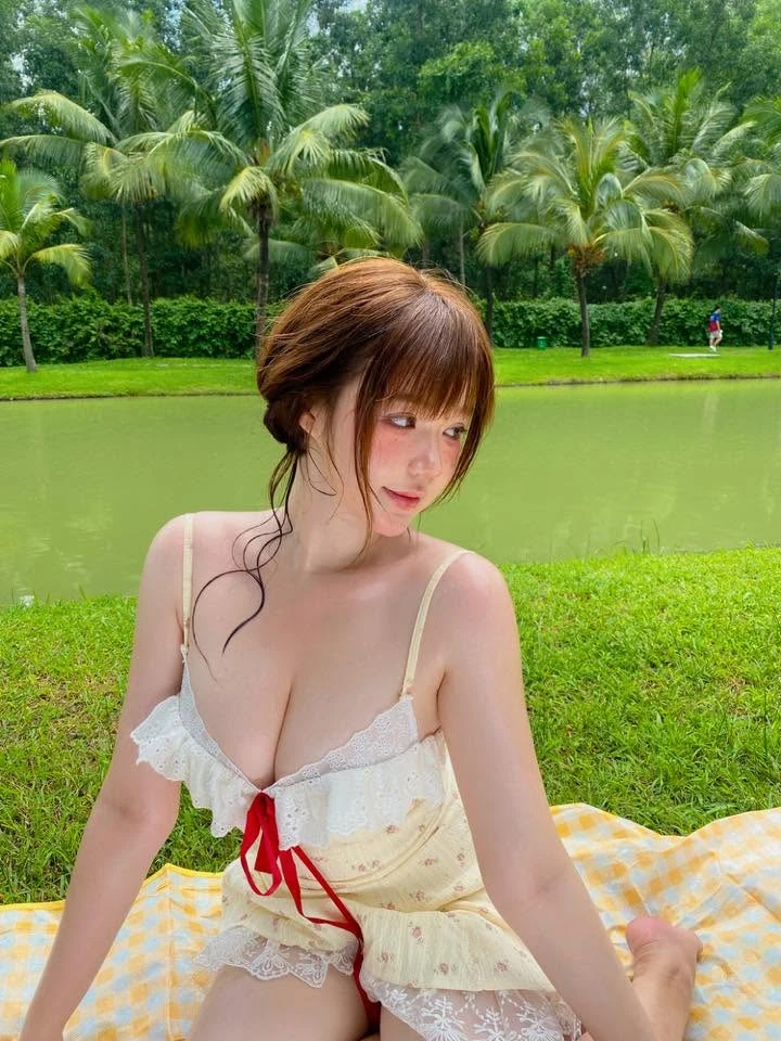 Đi ăn mà cũng đẹp hớp hồn người xem, nữ coser này càng ngày càng được yêu mến Đi ăn mà cũng đẹp hớp hồn người xem, nữ coser này càng ngày càng được yêu mến