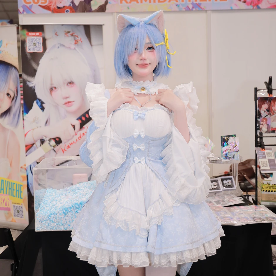 Đi ăn mà cũng đẹp hớp hồn người xem, nữ coser này càng ngày càng được yêu mến Đi ăn mà cũng đẹp hớp hồn người xem, nữ coser này càng ngày càng được yêu mến