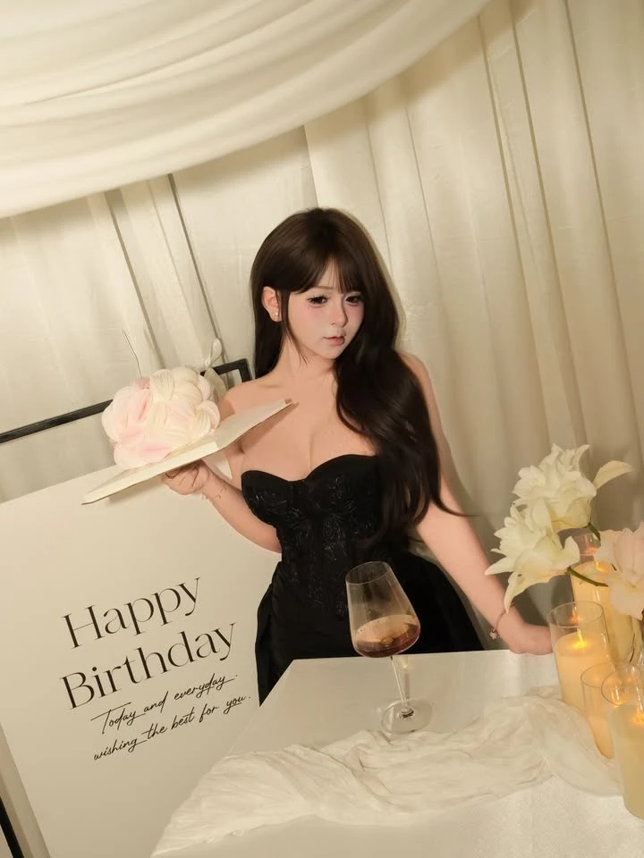 Đón sinh nhật bằng bộ ảnh mới, hot girl 2k4 khiến người xem phải trầm trồ nhan sắc Đón sinh nhật bằng bộ ảnh mới, hot girl 2k4 khiến người xem phải trầm trồ nhan sắc