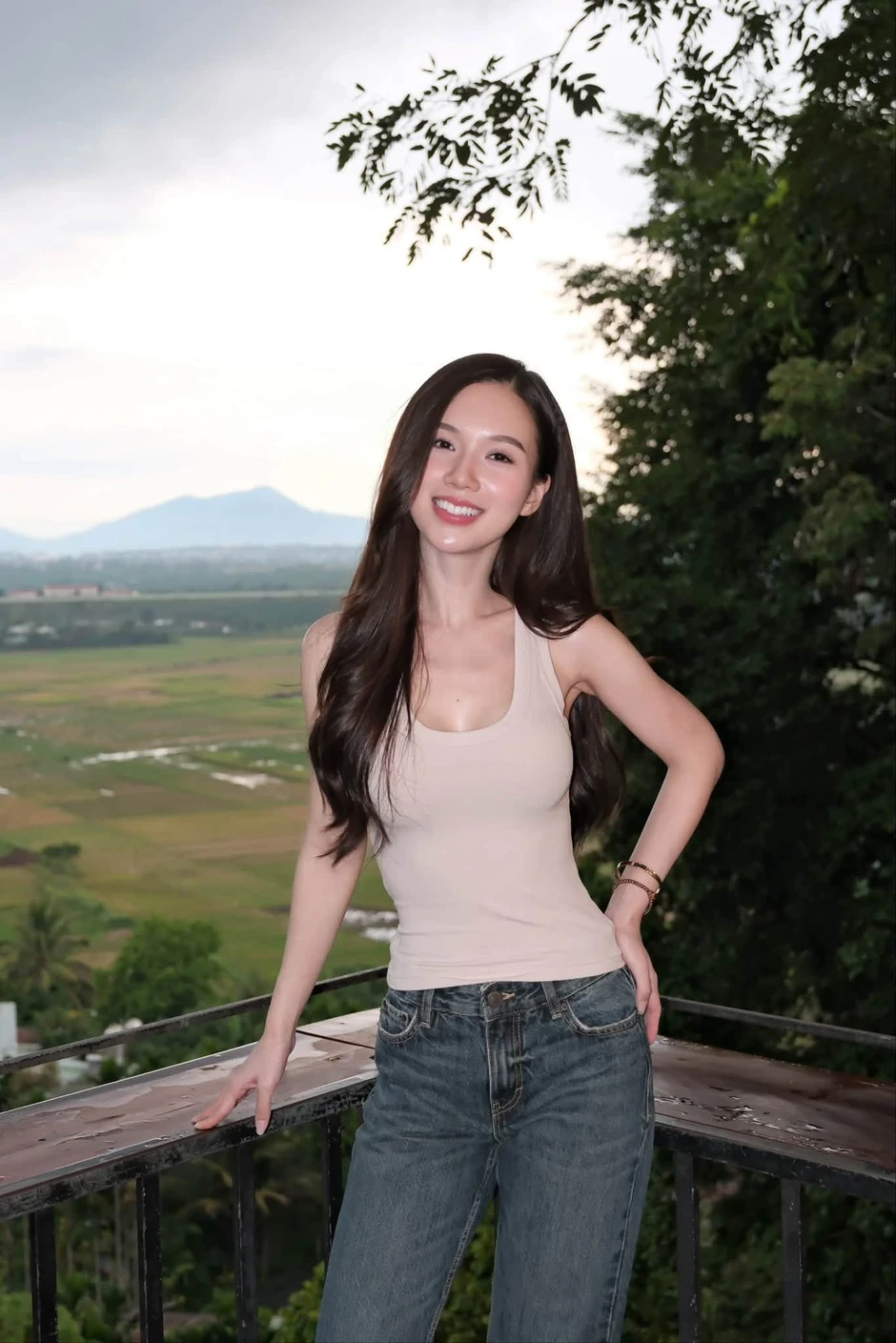 Đón Trung Thu "ngọt" như bánh dẻo, nữ diễn viên phim giờ vàng VTV ghi điểm tuyệt đối với màn "lên đồ" mới