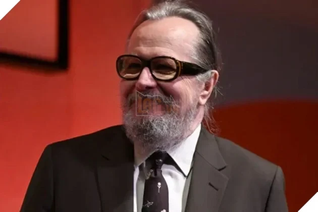 Gary Oldman Tiết Lộ Phản Ứng Của Jack Lowden Trước Những Bình Luận Về James Bond