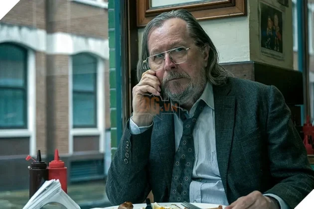 Gary Oldman Tiết Lộ Phản Ứng Của Jack Lowden Trước Những Bình Luận Về James Bond