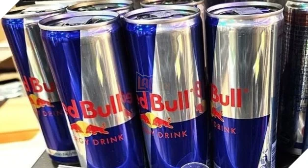 Guillermo del Toro nhớ lại thời kỳ “uống 40 lon Red Bull mỗi ngày” khi quay Blade II