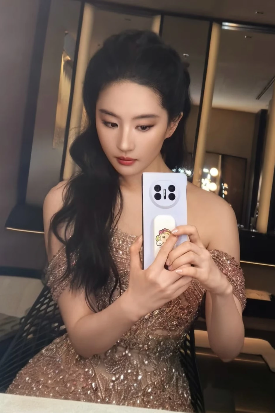 Hồ Ngọc Hà đáp trả Lưu Diệc Phi