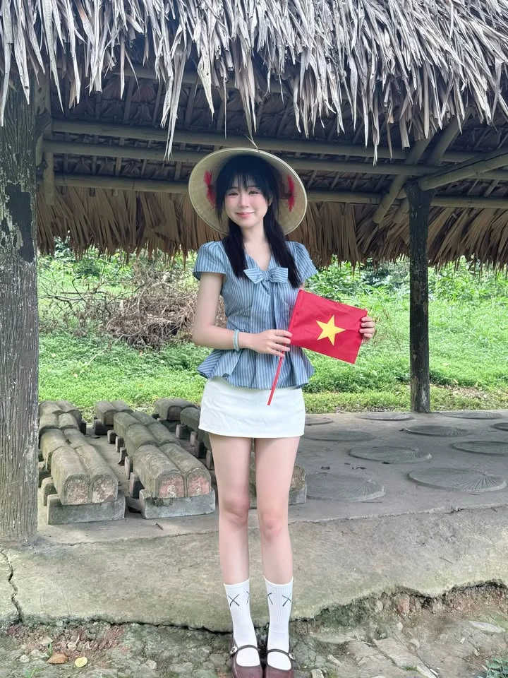 Hot girl 2k9 "viral" MXH, cờ-nhíp hút cả triệu view Hot girl 2k9 "viral" MXH, cờ-nhíp hút cả triệu view