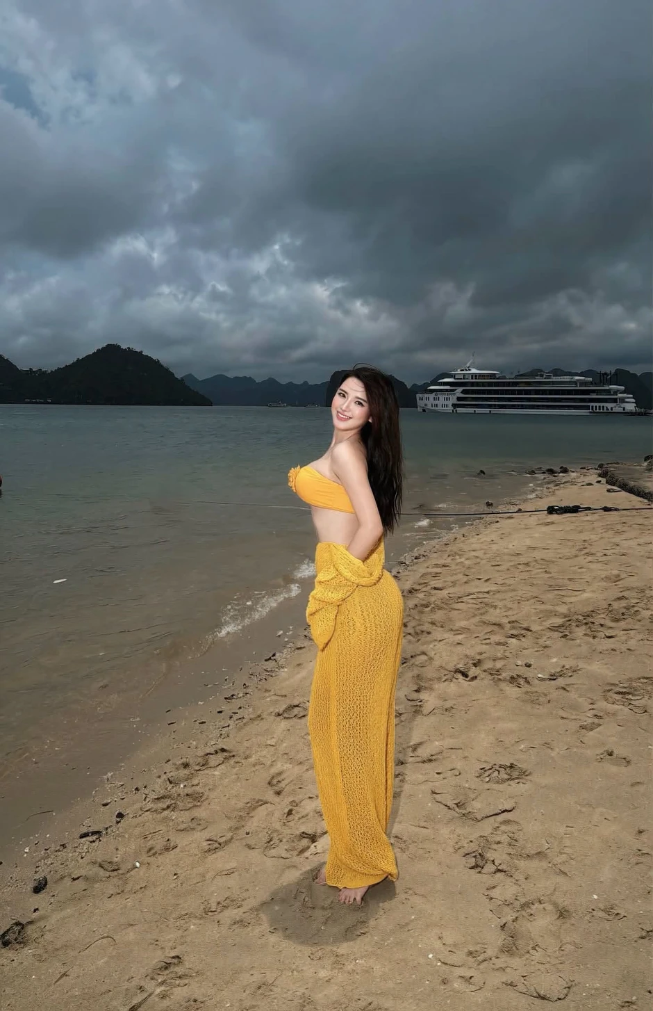 Hot girl khoe dáng quyến rũ, nhan sắc bật sáng giữa trời mưa bão khiến CĐM đồng loạt "thả tim"