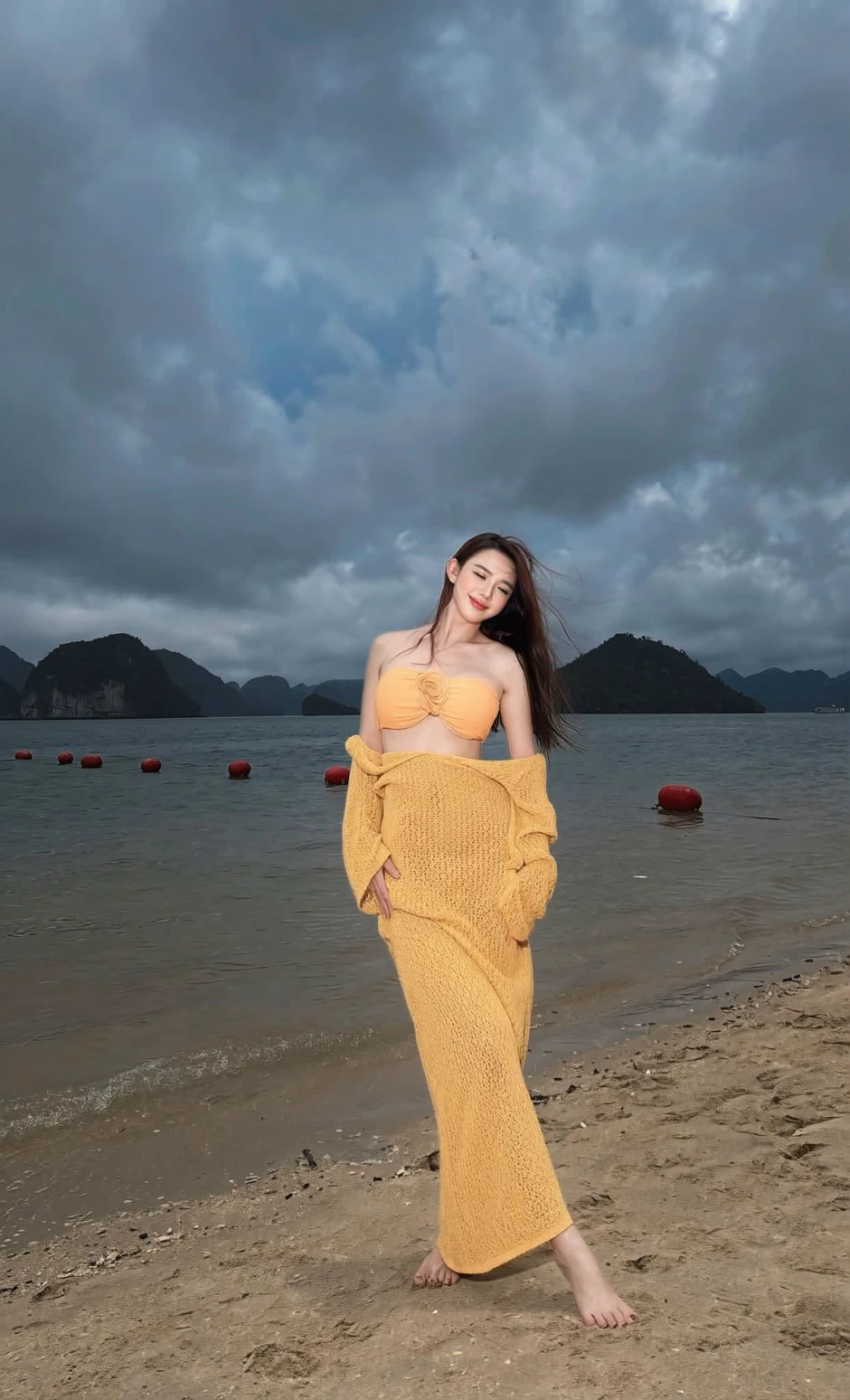 Hot girl khoe dáng quyến rũ, nhan sắc bật sáng giữa trời mưa bão khiến CĐM đồng loạt "thả tim"
