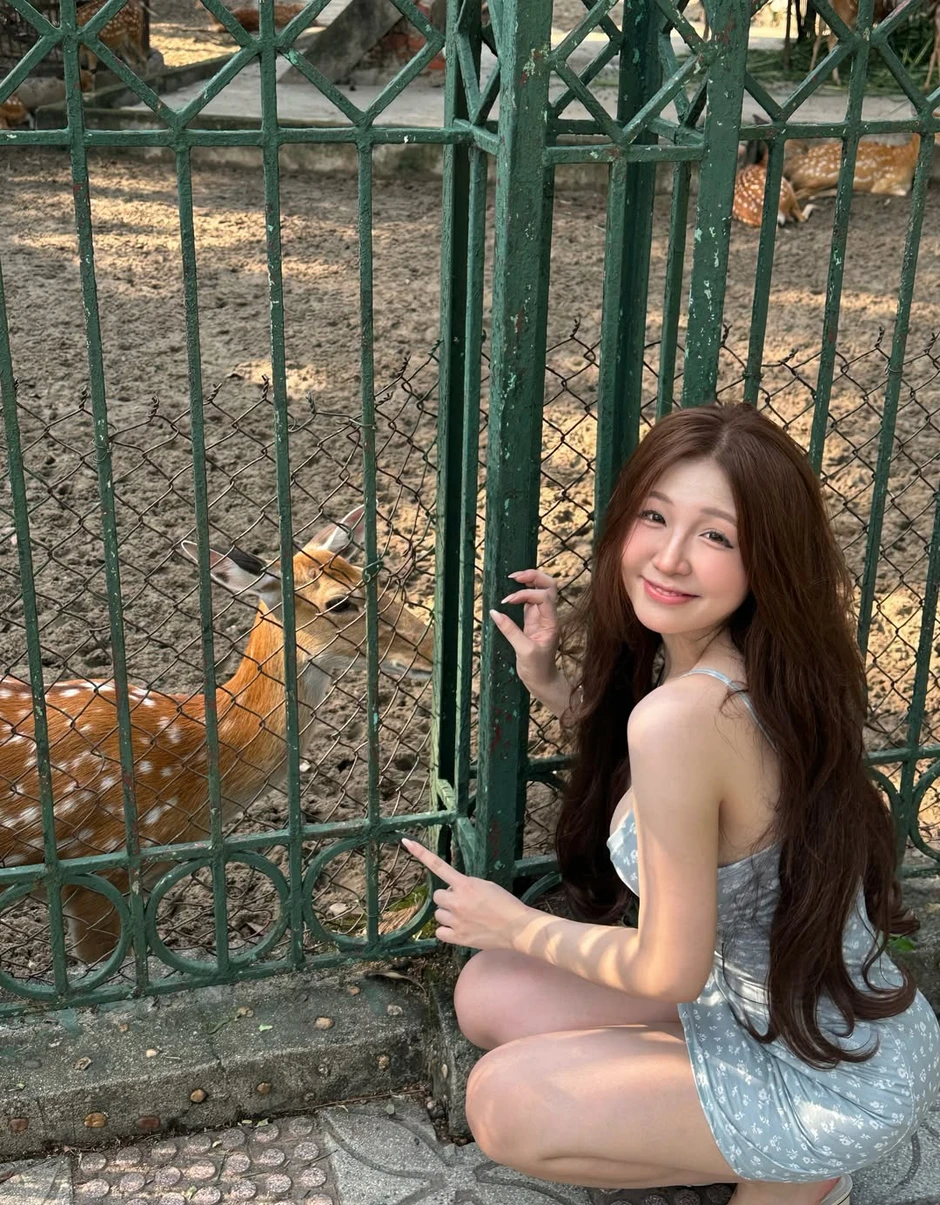 Hot girl Nhi Kiều khoe ảnh đi sở thú, "sợ vỡ, sợ mờ", dân mạng lại phán một câu: Nét căng hết nấc! Hot girl Nhi Kiều khoe ảnh đi sở thú, "sợ vỡ, sợ mờ", dân mạng lại phán một câu: Nét căng hết nấc!