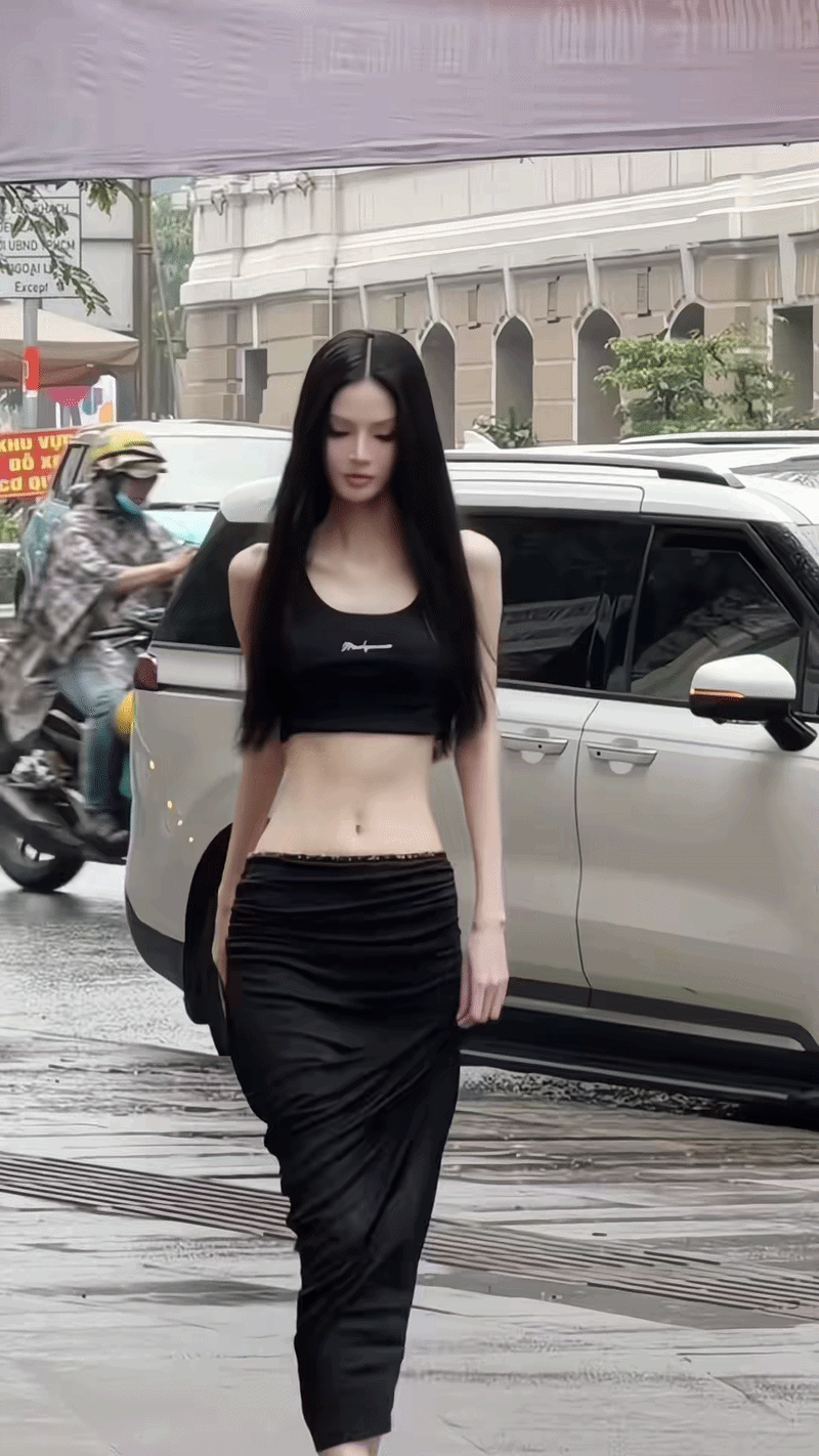Hương Giang khoe "siêu vòng 2", netizen phán cỡ top 1 Trung Quốc
