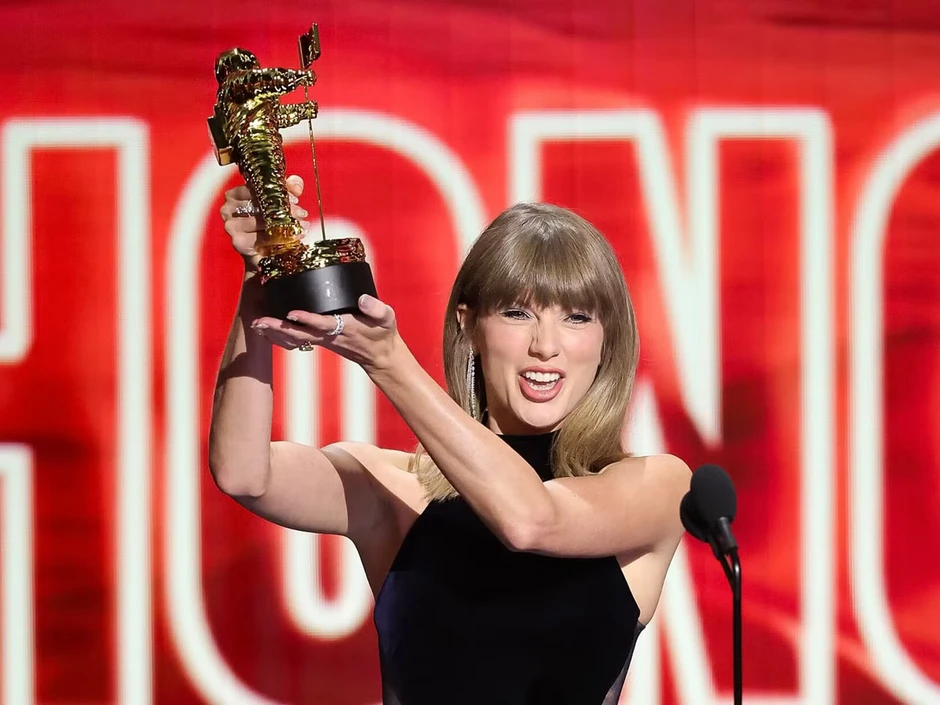 Huyền thoại âm nhạc gây bão khi gọi Taylor Swift là đỉnh cao của sự tầm thường