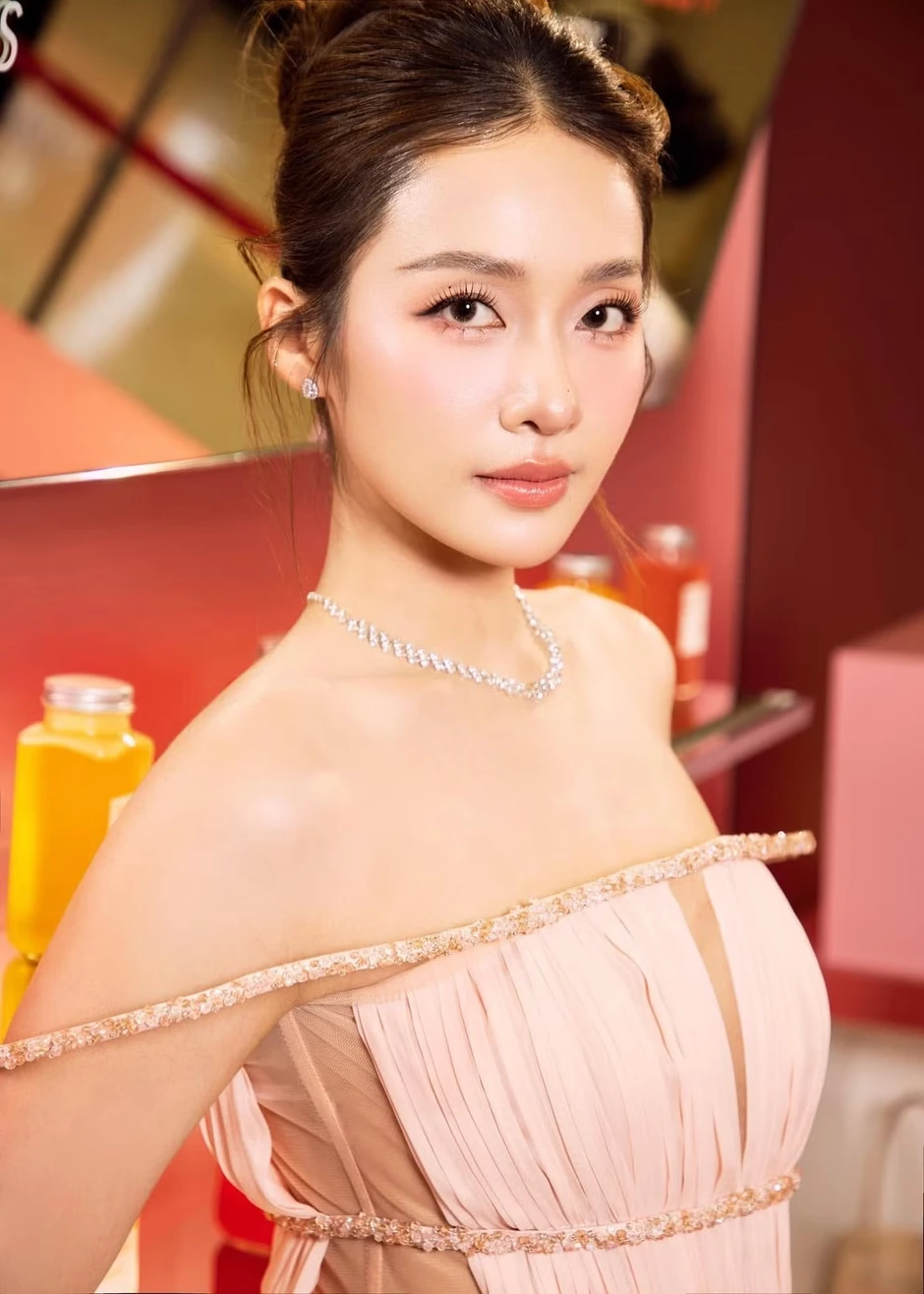 Khả Ngân trước khi cưới Nhan Phúc Vinh