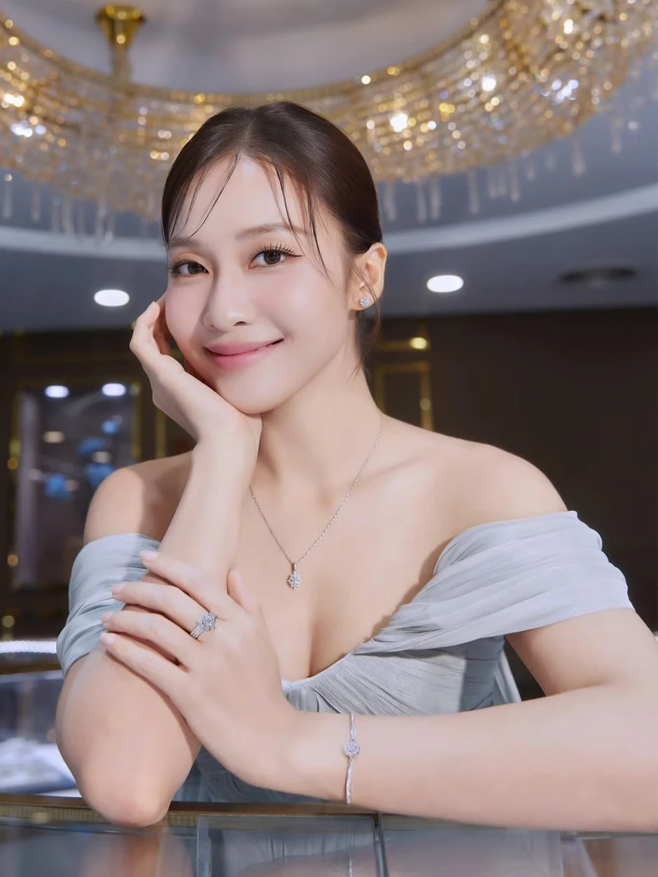 Khả Ngân trước khi cưới Nhan Phúc Vinh