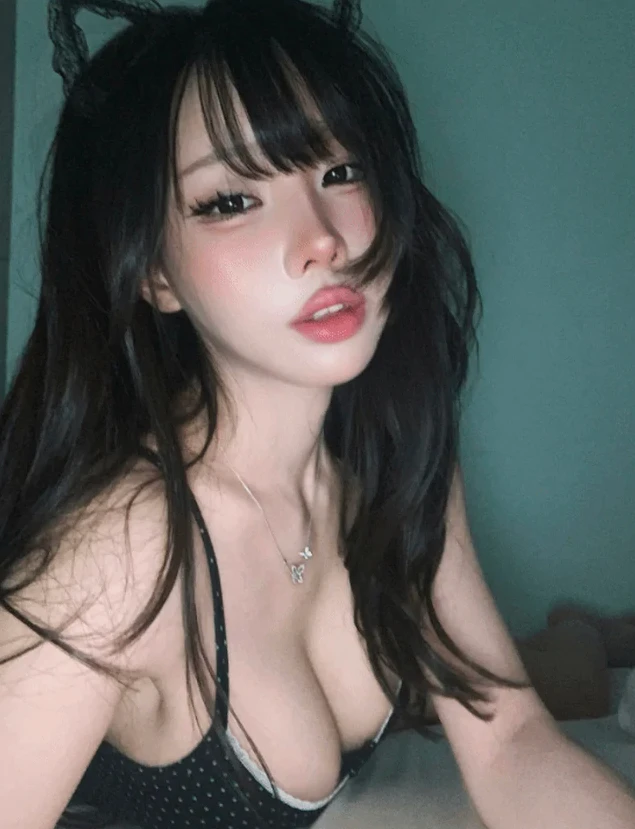 Khoe bạn gái gợi cảm, nam streamer được CĐM ghen tị, khẳng định là chàng trai "may mắn" nhất năm