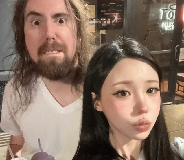 Khoe bạn gái gợi cảm, nam streamer được CĐM ghen tị, khẳng định là chàng trai "may mắn" nhất năm