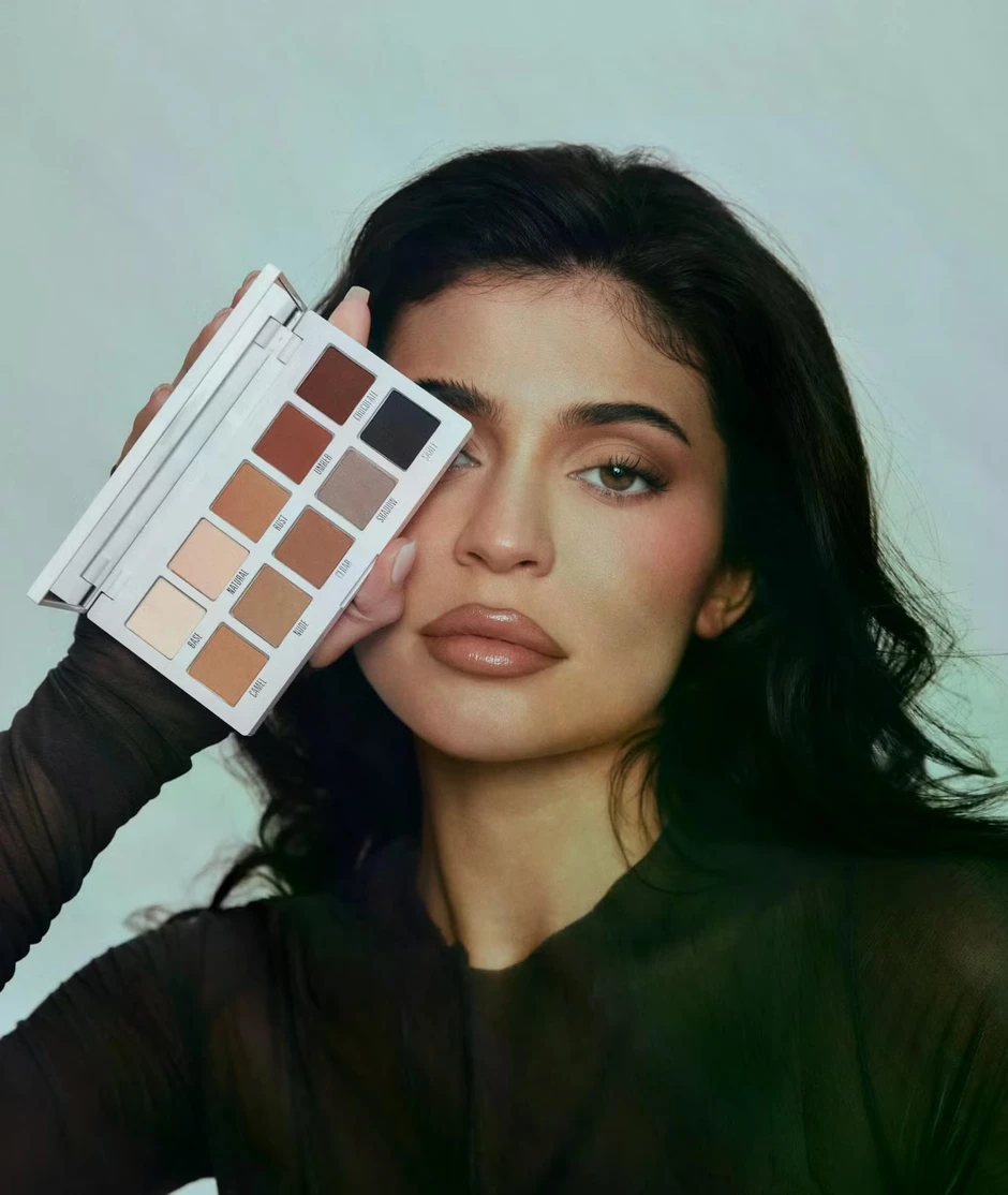 Kylie Jenner lần đầu trải lòng về góc khuất sau danh xưng “tỷ phú tự thân”