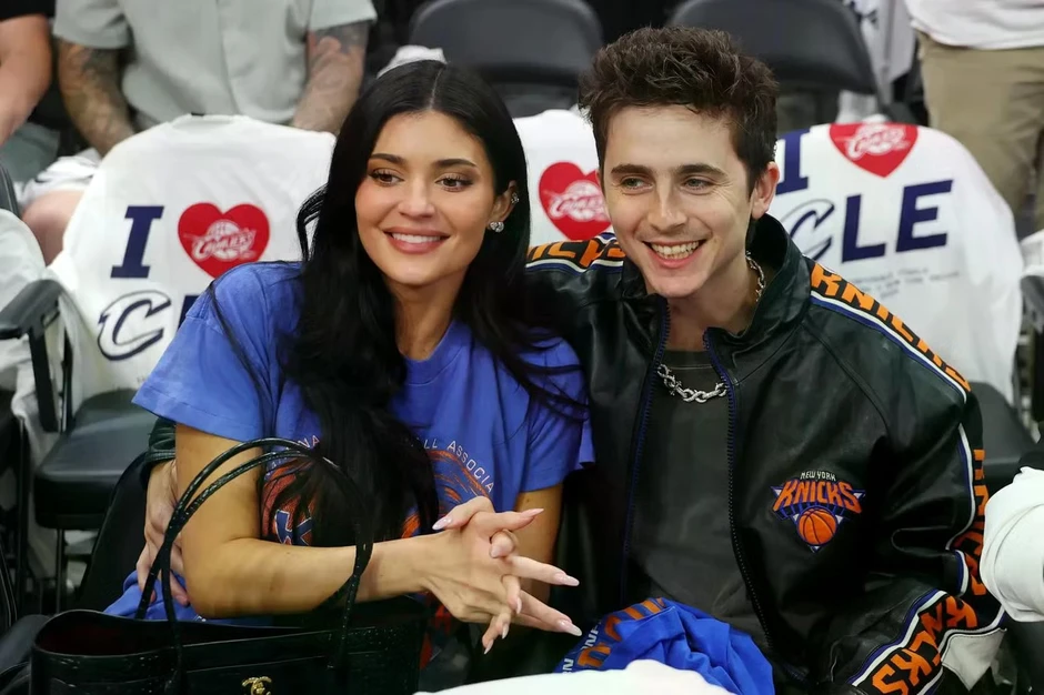 Kylie Jenner lần đầu trải lòng về góc khuất sau danh xưng “tỷ phú tự thân”