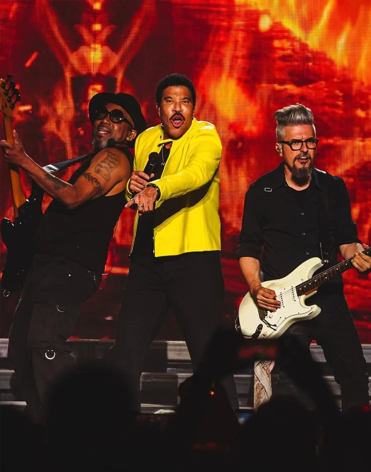 Lionel Richie nhập viện sau khi đổ bệnh trên sân khấu