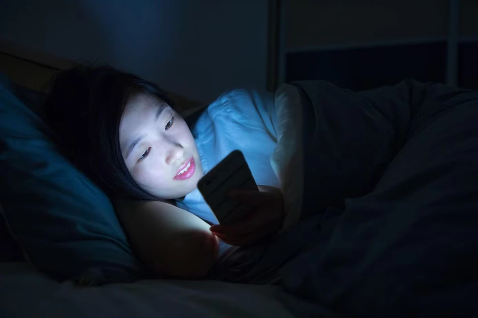 Ma trận phim ngắn AI đang khiến người trẻ sập bẫy, thức xuyên đêm Ma trận phim ngắn AI đang khiến người trẻ sập bẫy, thức xuyên đêm
