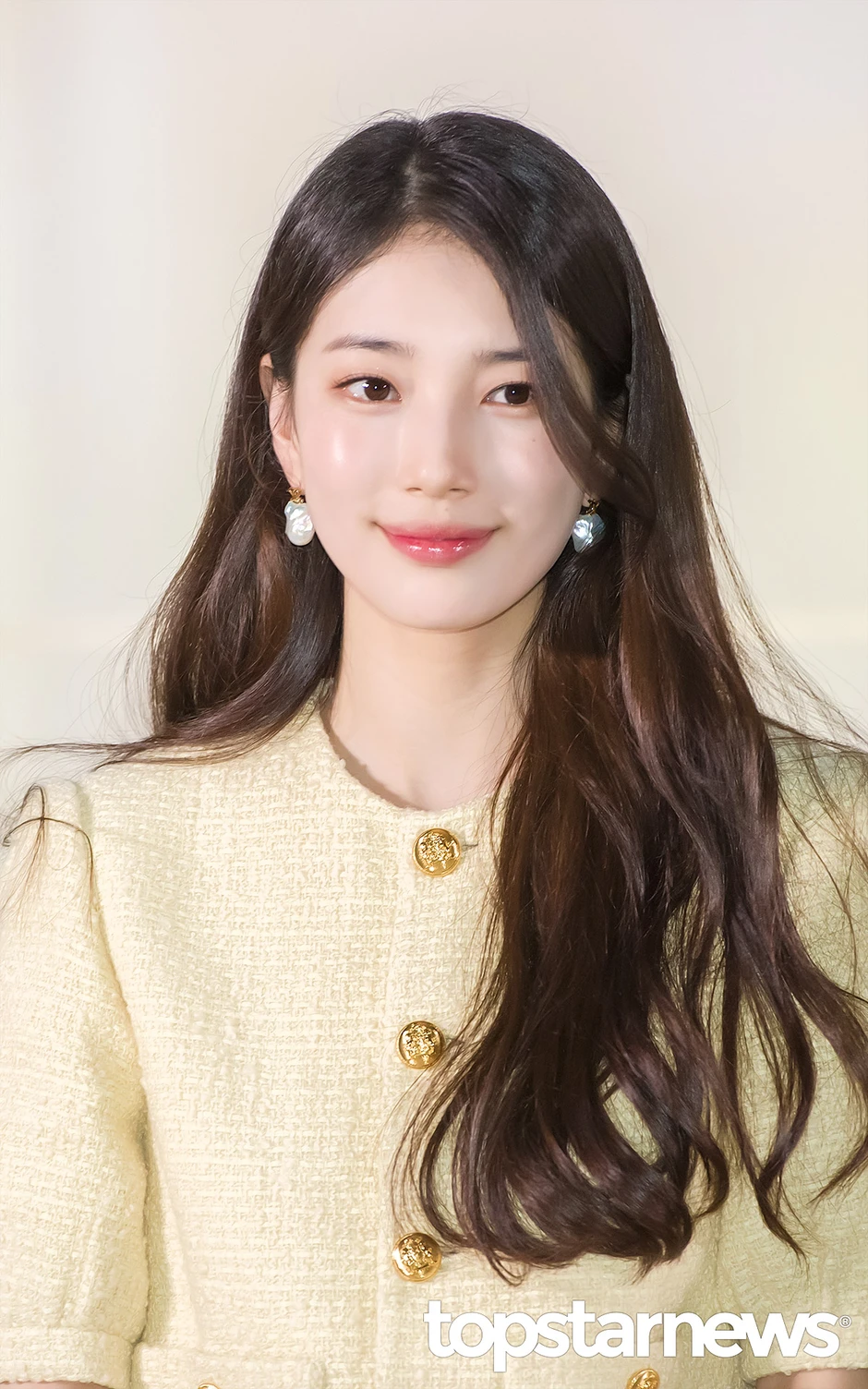 Mặt mộc không thể làm khó mỹ nhân 20 năm chưa hề flop, đặt ra "lời nguyền" khiến cả showbiz khiếp sợ