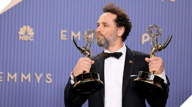Matthew Rhys lập kỷ lục Emmy với hai giải diễn xuất chính trong cùng một đêm Matthew Rhys lập kỷ lục Emmy với hai giải diễn xuất chính trong cùng một đêm