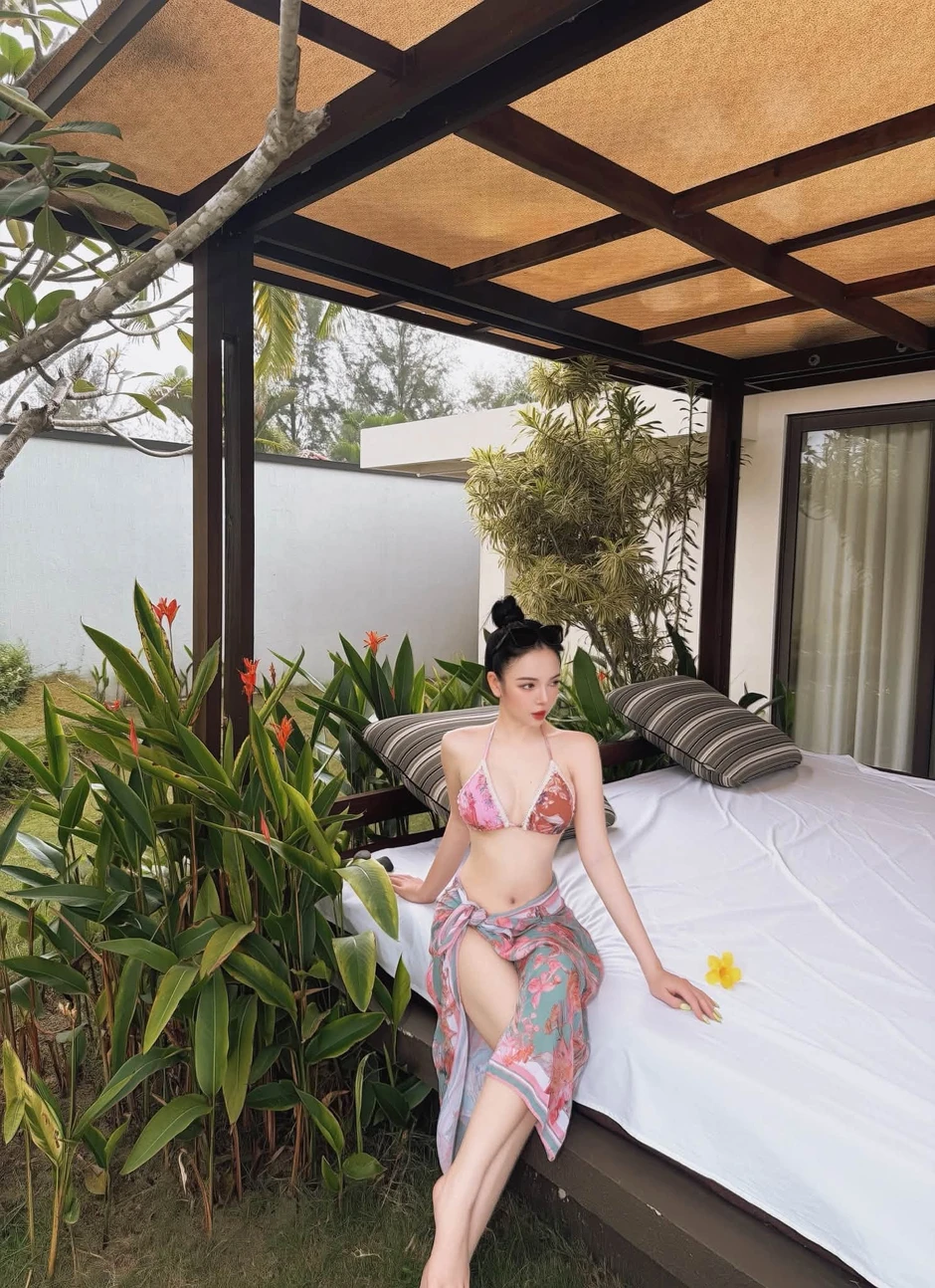 Mẹ 3 con vẫn tự tin khoe dáng, nhan sắc ấn tượng của hot girl U40 khiến CĐM phải trầm trồ